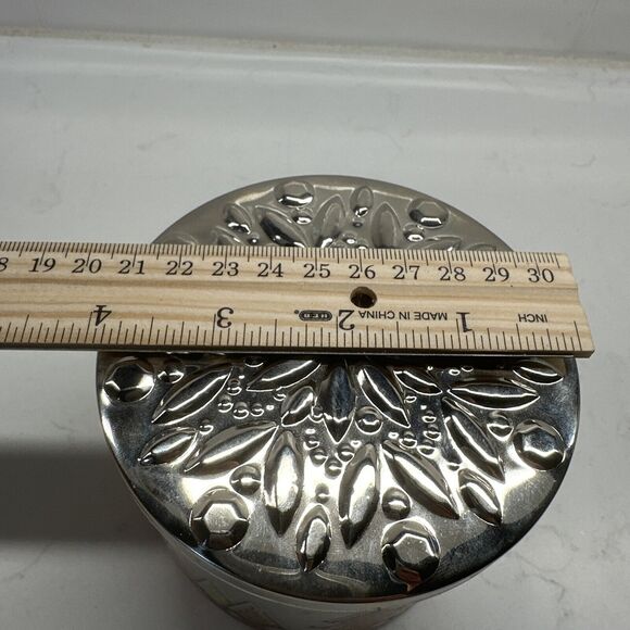 Bath & Body Works 'Tis The Season 3-Wick Candle With Lid Holiday Christmas - Picture 8 of 9